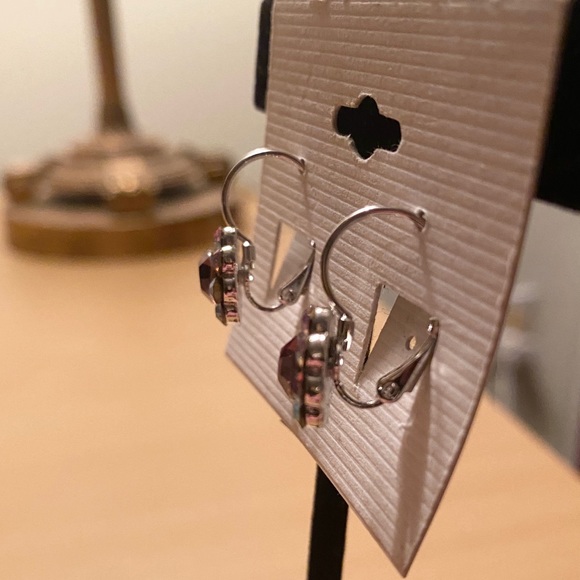 NEVER WORN. Earrings - Picture 5 of 8